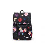 LEGO Gear 5010439 Herschel Retreat™ Small Backpack – Fallende Blüten in Schwarz - Bild: ©2026 LEGO Group LEGO Gear 5010439 Herschel Retreat™ Small Backpack – Fallende Blüten in Schwarz