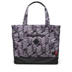LEGO Gear 5011197 Herschel Heritage™ XL Tote – Schwarz mit Monogramm - Bild: ©2026 LEGO Group LEGO Gear 5011197 Herschel Heritage™ XL Tote – Schwarz mit Monogramm