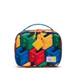 LEGO Gear 5011204 Pop Quiz Lunch Box Little Herschel™ – Monogramm in mehreren Farben - Bild: ©2026 LEGO Group LEGO Gear 5011204 Pop Quiz Lunch Box Little Herschel™ – Monogramm in mehreren Farben